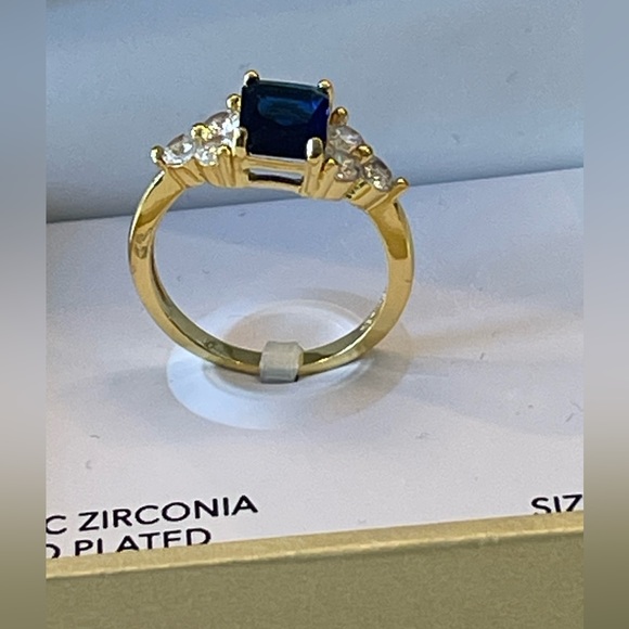 CHARTER CLUB
Gold-Tone Pavé & Blue Emerald-Crystal Ring Size 6 - Picture 5 of 7